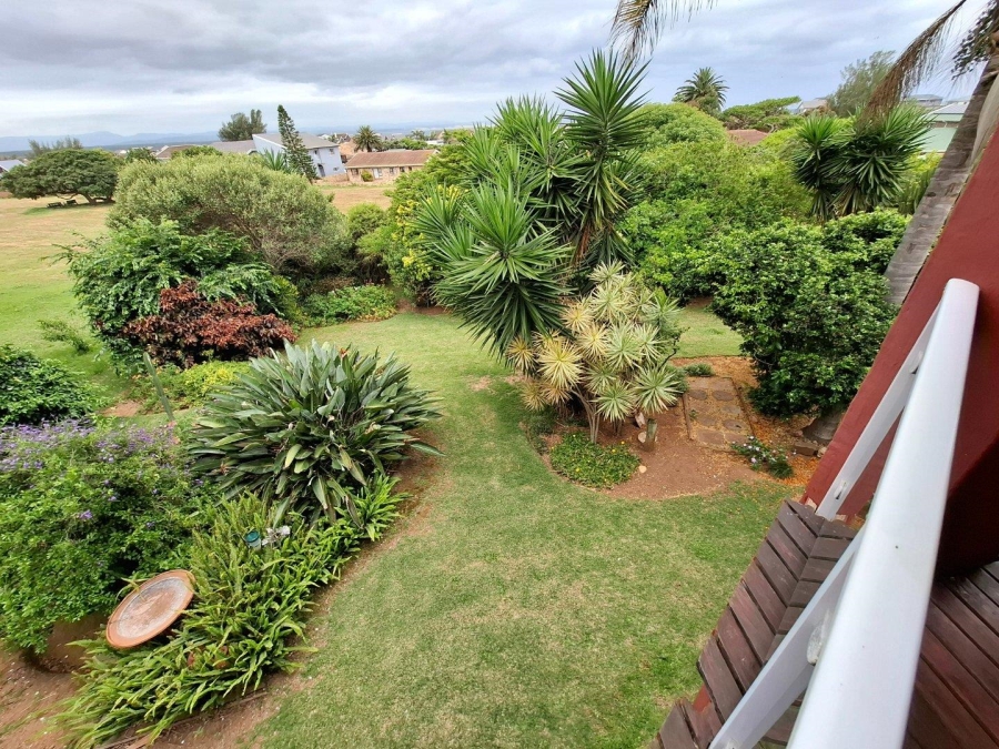 4 Bedroom Property for Sale in Wavecrest Eastern Cape